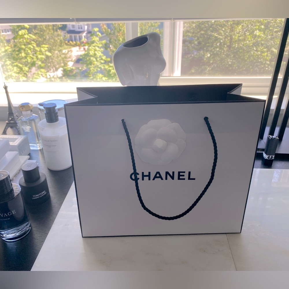 CHANEL SHOPPING BAG